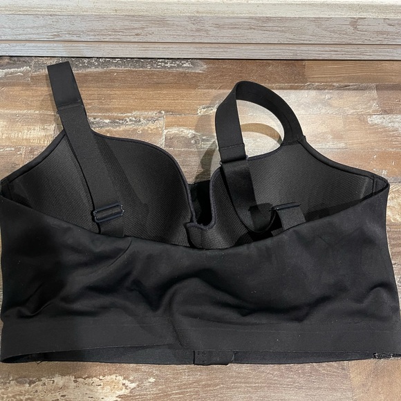 zip up sports bra with inner underwire clasp up bra - Picture 2 of 2